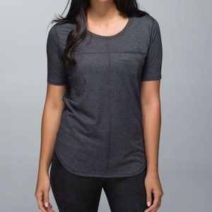 Lululemon Run Away Grey Short Sleeve Reflective  Size 6